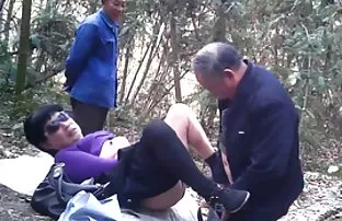 XXX Những người đàn ông hói leo lên giữa hai đùi của người mình yêu