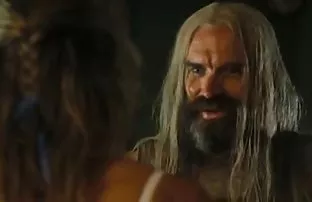 XXX Cô gái đức cảnh SÁT