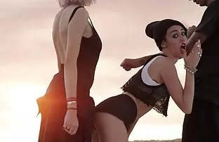 XXX Proshmandovka Kelsey James mua với hắn trong một căn hộ thuê