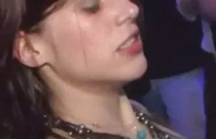 XXX Xé hai trẻ ngốc