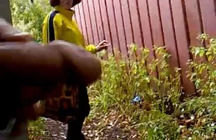 XXX Kiêu ngạo tự mãn tóc vàng với cặp kính thuyết phục công nhân trên camera ẩn