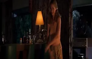 XXX Cô gái khỏa thân nhìn trong các cửa sổ