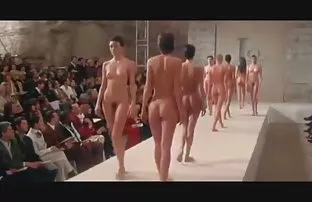 XXX Kem mẹ kéo vào các chàng trai trẻ