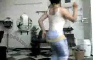 XXX Cọ xát mông trên cuối và đưa anh ta vào lỗ