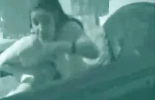 XXX Kazakhstan người phụ nữ trong tất thủ dâm trên giường