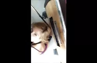 XXX Cô gái ngồi trên dương vật với ướt lỗ