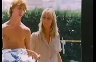 XXX Nóng To, đẹp là lừa dối trên ban công chồng với hàng xóm da nâu