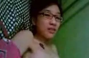 XXX Bốn tay mát-xa trong hai cô gái